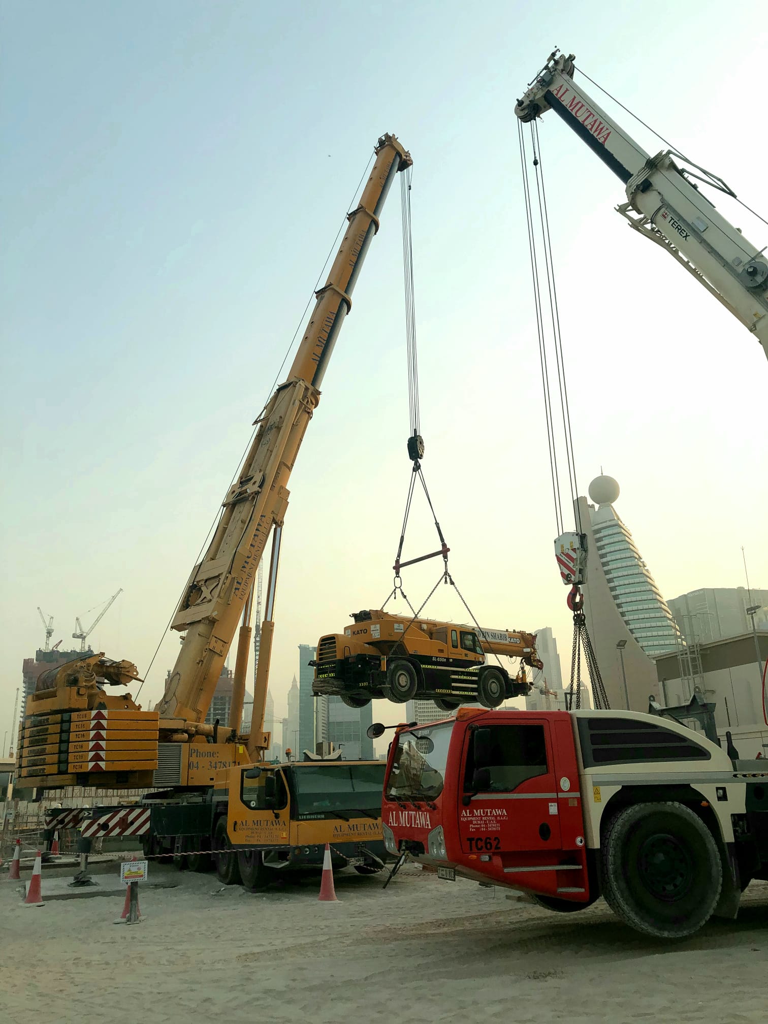 Critical Lift With The LIEBHERR LTM 1300-6.1